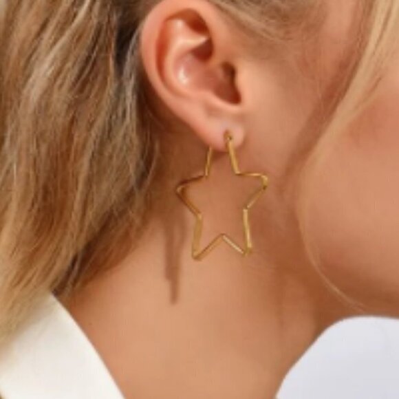 New 18K Gold Plated Large Hoop Star Earrings - Picture 1 of 5